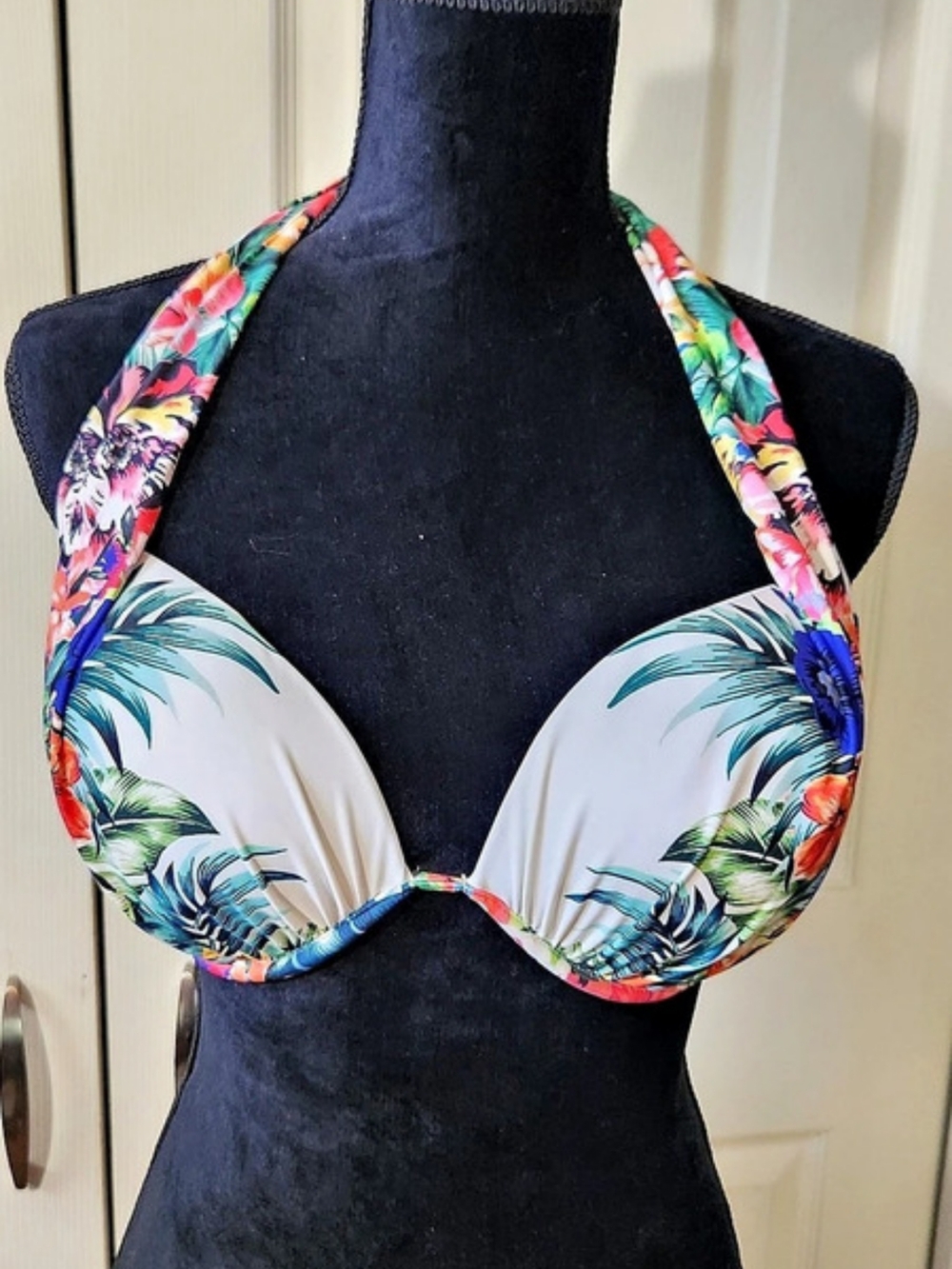 VENUS Marilyn Pushup Underwire Halter Top Floral Bikini Top Size DD NWOT